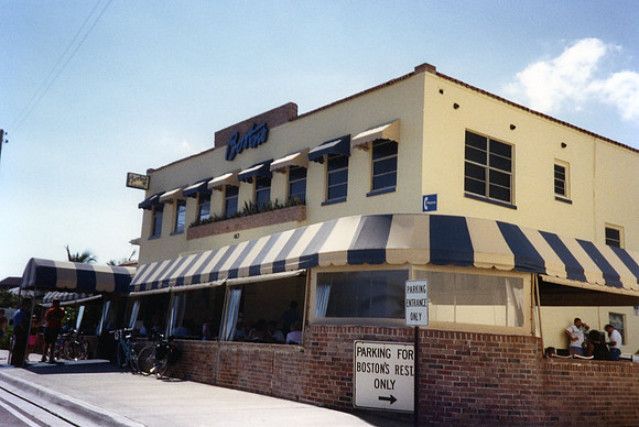 Boston's - still in Delray!